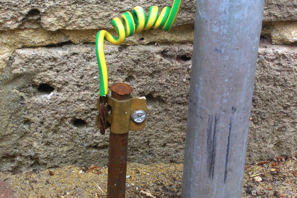 Заземляющий провод