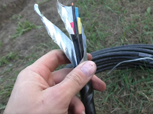 Бронекабель для прокладки в грунт