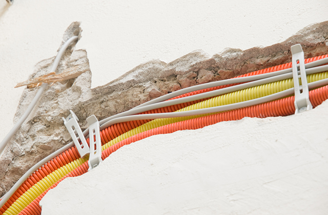 Кабель в штробе